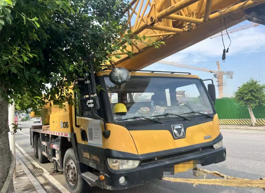Used 2014 XCMG 25ton truck crane for sale